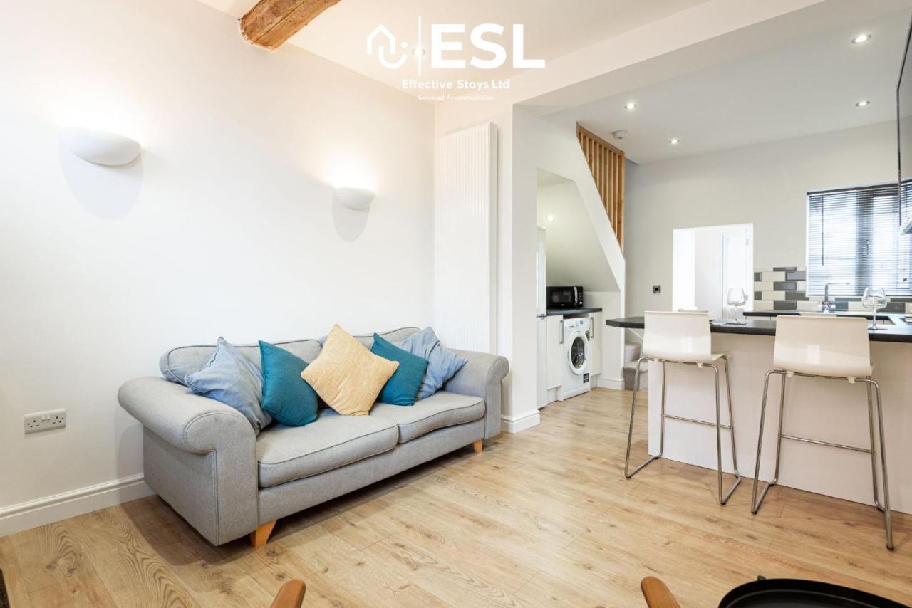 2 Bedroom Terrace Cottage, Parking, 5 Minutes Drive To Royal Shrewsbury Hospital Exterior photo