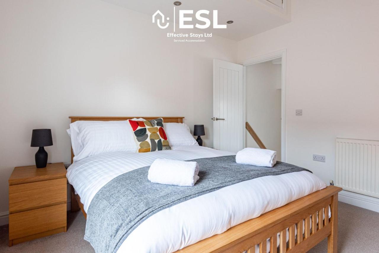 2 Bedroom Terrace Cottage, Parking, 5 Minutes Drive To Royal Shrewsbury Hospital Exterior photo